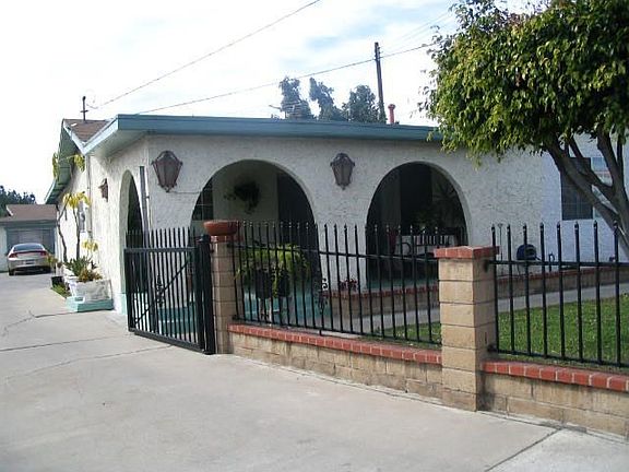 Gated front yard