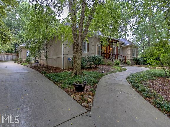 4th image of 360 Northcrest Dr