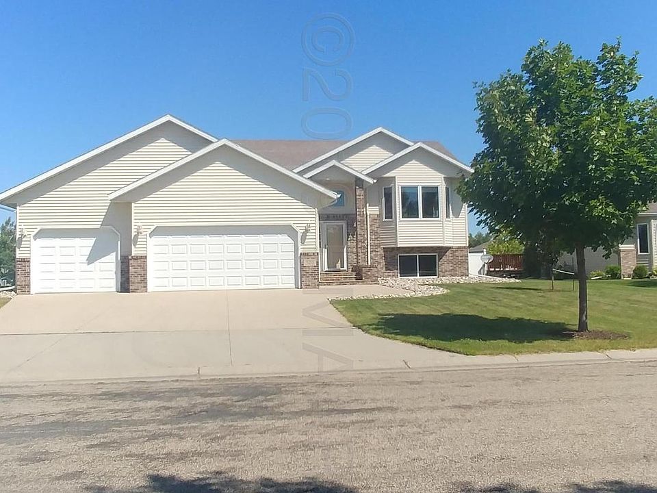 1st image of 520 41st Ave S