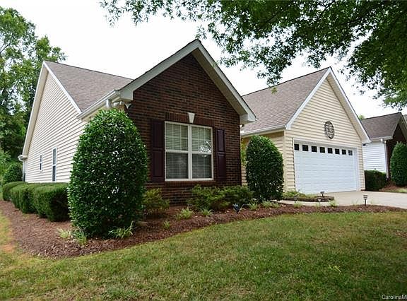 2nd image of 116 Ashwood Ln