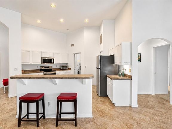 4th image of 2703 NE Juanita PL