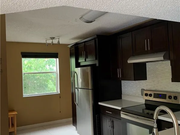 8891 Wiles Rd, Pompano Beach, FL