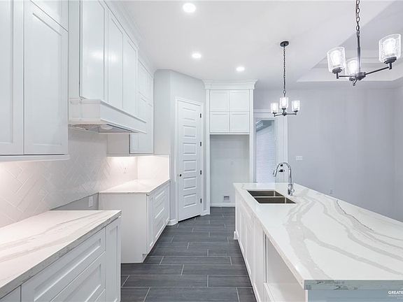 3rd image of 2801 N Alyna Ave