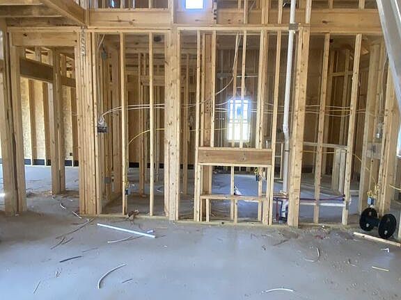 5th image of 698 Reserve Ln