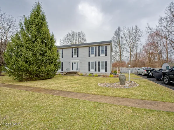 18 Molly White Drive, Coxsackie, NY 12051