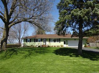 7283 Akron Rd, Lockport, NY 14094