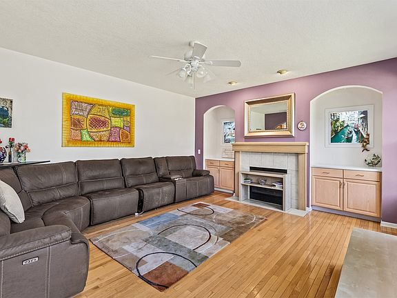 3rd image of 205 E Pine Ridge Dr