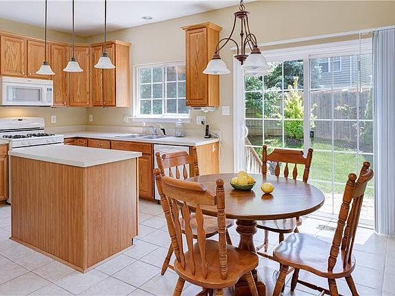 5th image of 603 Nathan Pl NE