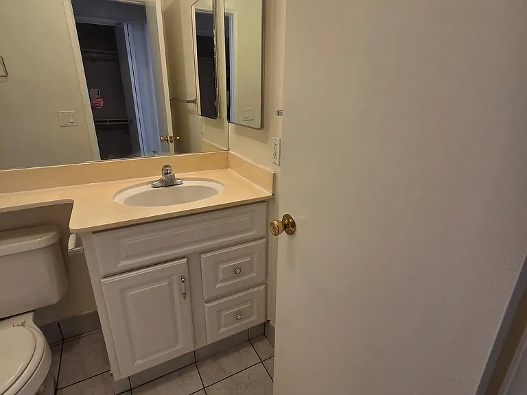 423 S Holt Ave #202 — Photo 6