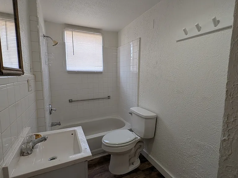 320 W Dill St #320 — Photo 7