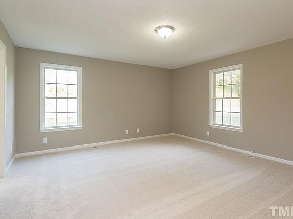 4th image of 917 Lynn Rd