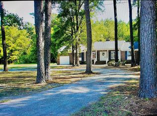 136 W Fairfield Rd, Dillon, SC 29536