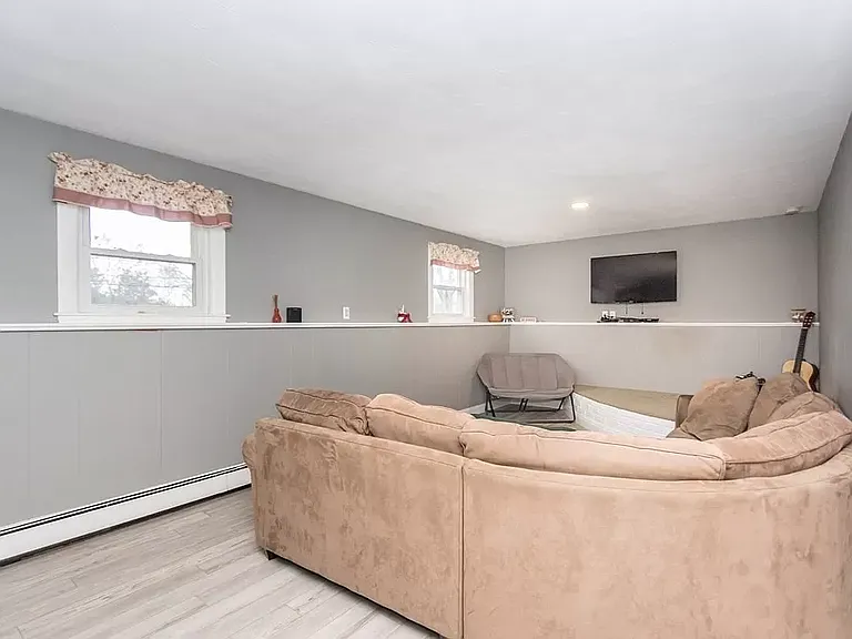 170 Ravenswood Rd — Photo 4