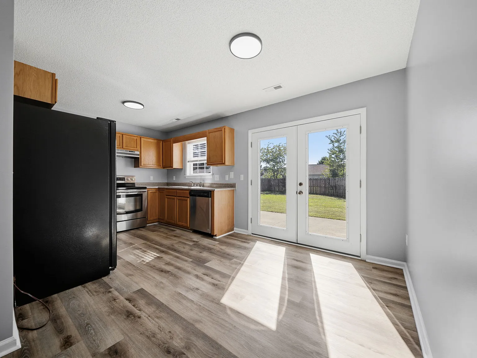 3 bed, 1278 sqft, $2,100 — Photo 3
