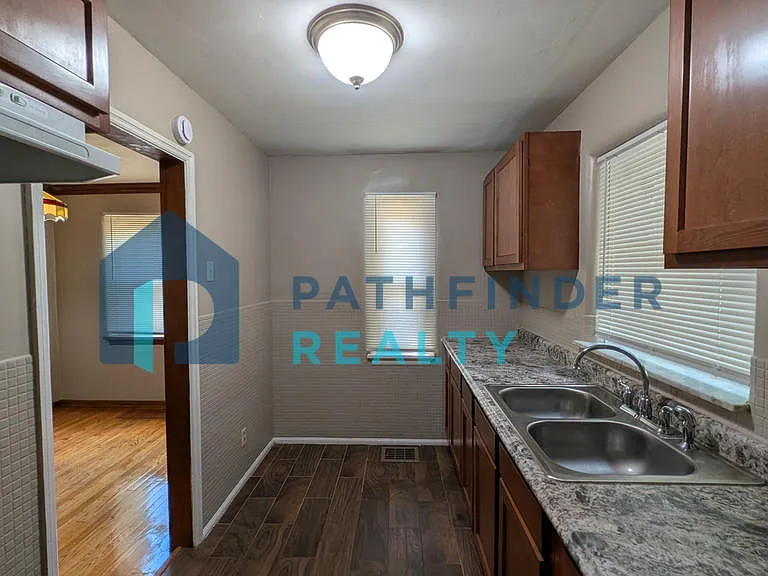 53 W Maplewood Ave — Photo 6