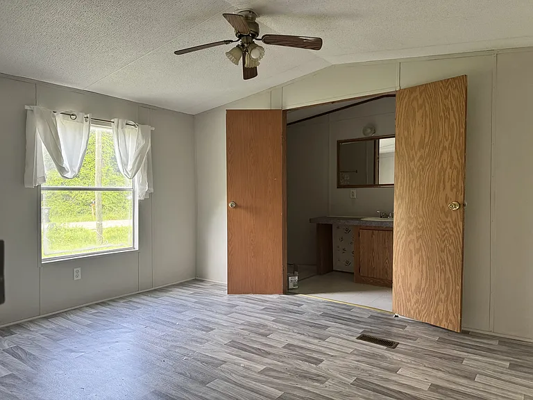 406 Ravenwood Dr — Photo 5