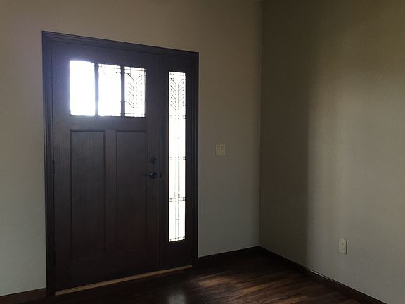 3rd image of 640 Lakewood Ln