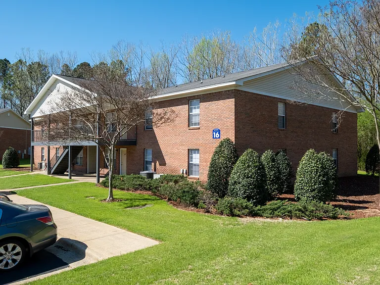 Regal Pointe Apartment Homes — Photo 20