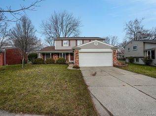 40742 Crabtree Ln, Plymouth, MI 48170