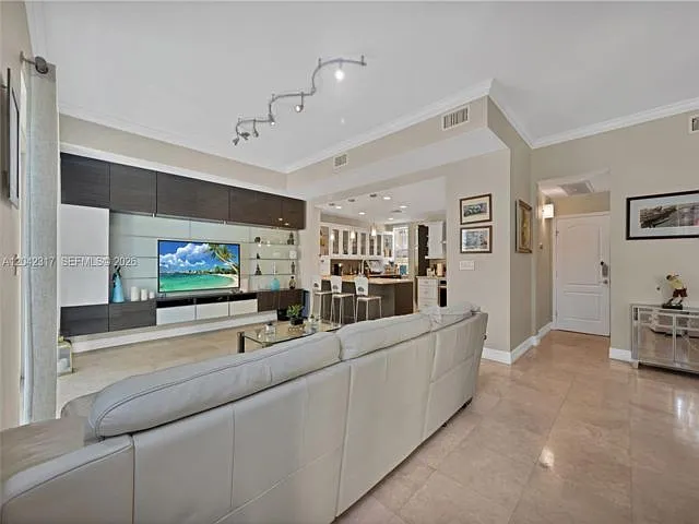 3 bed, 2.5 bath, $6,500 — Photo 2