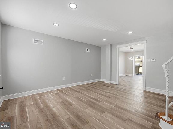 4th image of 7043 Radbourne Rd