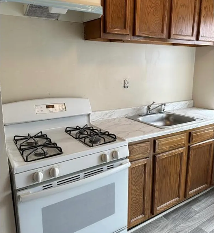 3 bed, 842 sqft, $1,550 — Photo 2