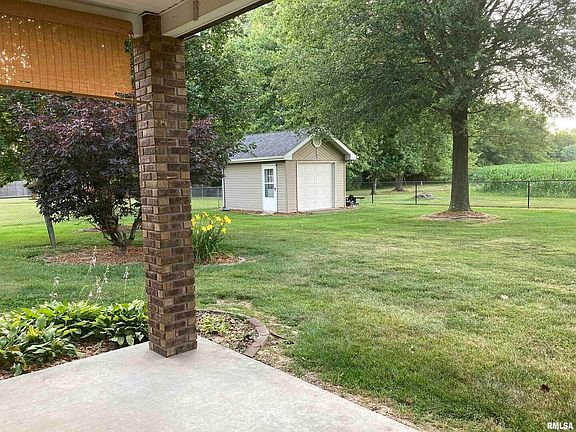 3rd image of 1504 E Willow Dr