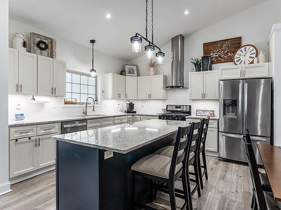 3rd image of 680 Albany Way