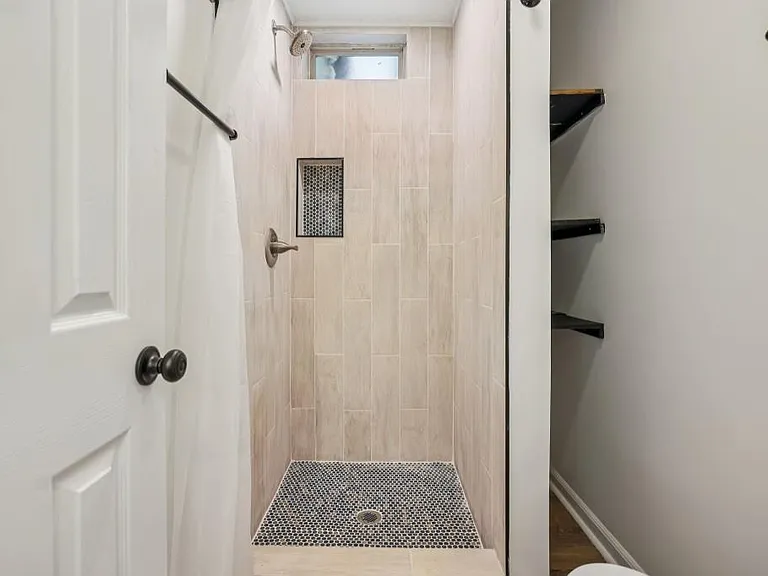 2056A Abby Ln NE — Photo 41