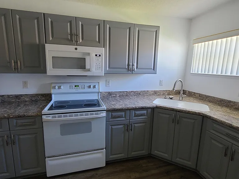 249 College Park Dr — Photo 5