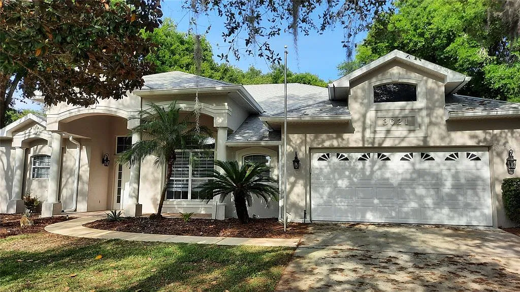 3 bed, 2.0 bath, 2059 sqft, $3,000 — Photo 1