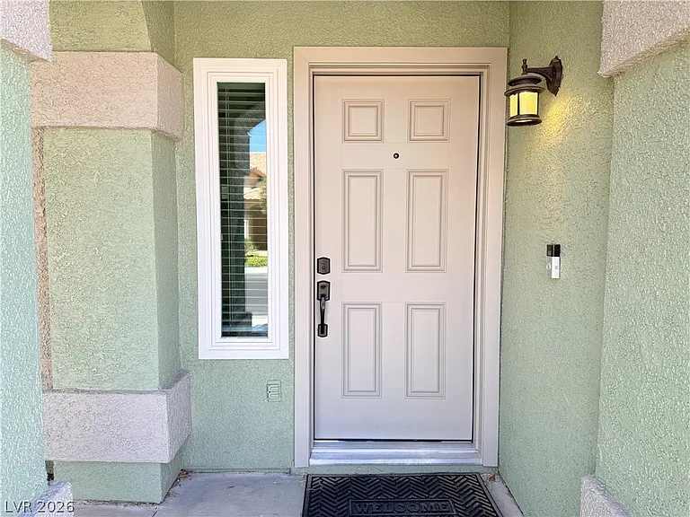 287 Helmsdale Dr — Photo 2