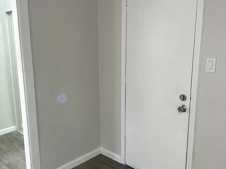5606 S Figueroa St #13 — Photo 5