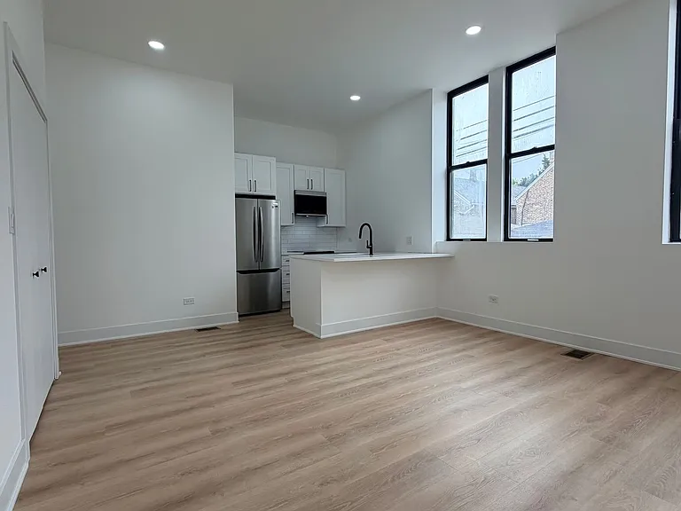 2408 S Blue Island Ave — Photo 11