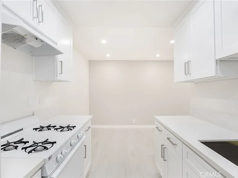 333 Riverdale Dr #14 — Photo 6
