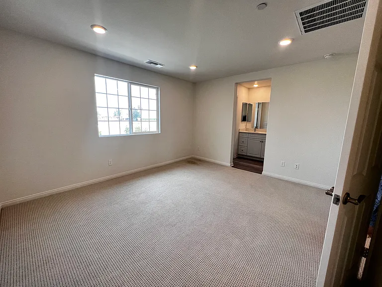 4240 S Laguna Ave — Photo 6