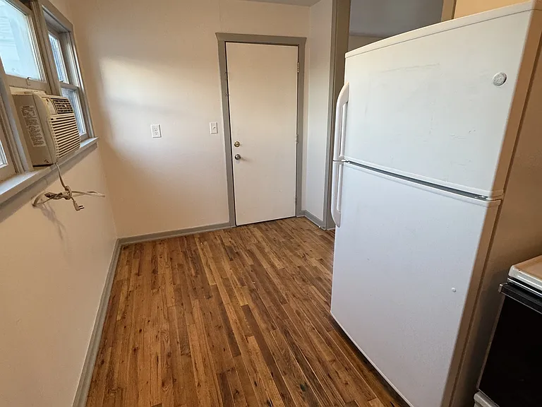 157 N 4th East St #5 — Photo 6