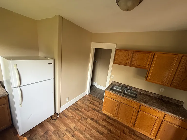 739 Genesee St #4 — Photo 3