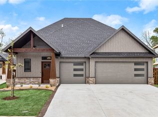 400 SW Gunison Cv, Bentonville, AR 72712