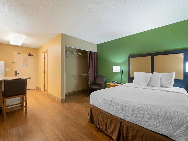 Studio Suite - 1 Queen Bed