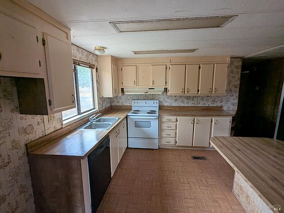 5th image of 21564 Burnt Oak Rd