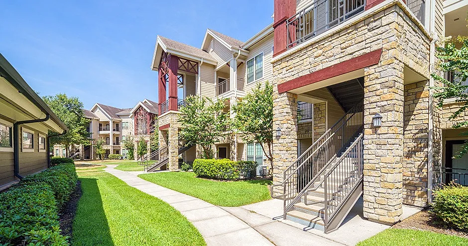 Northgate Oaks Apartments — Photo 2