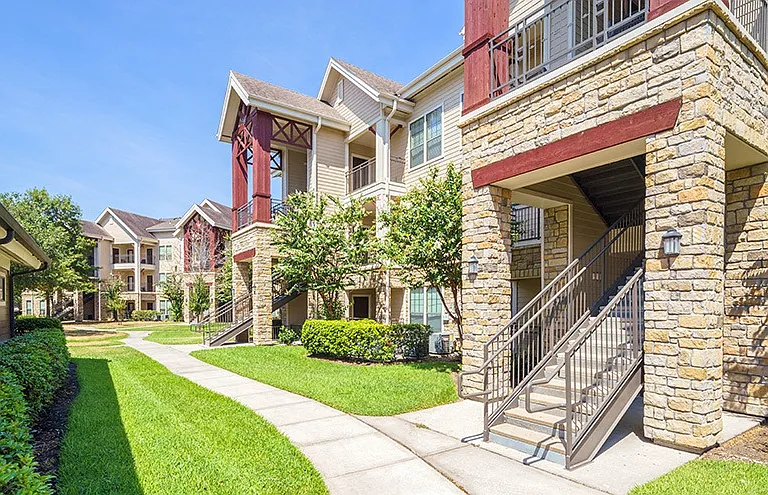 Northgate Oaks Apartments — Photo 2
