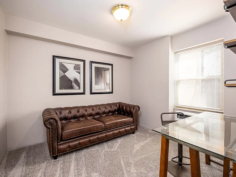 Rugby Square Apartments — Photo 10