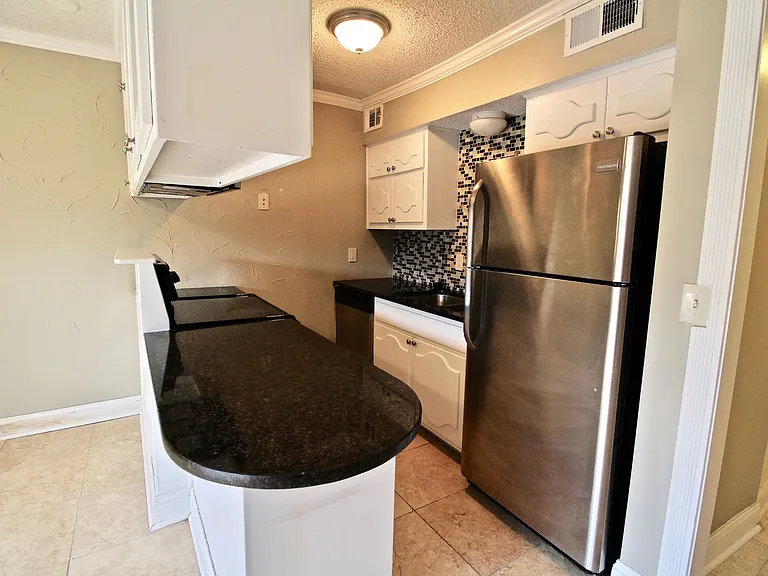Plaza 44 Apartments — Photo 12
