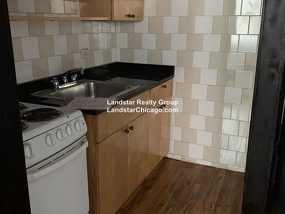 5th image of 846 W Montrose Ave APT 102