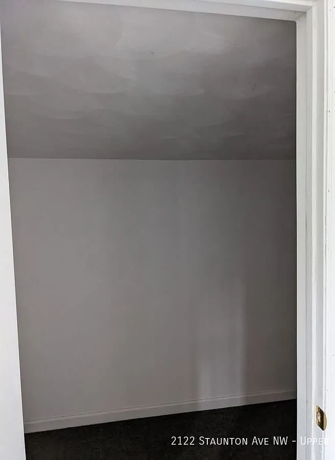 2 Bedroom Upstairs Apartment Ready For Viewing! — Photo 2