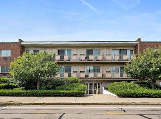 383 Langley Rd APT 11, Newton, MA 02459