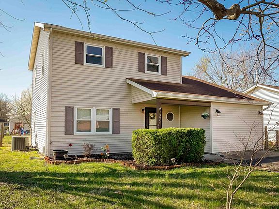 3rd image of 1395 N Cypress Dr