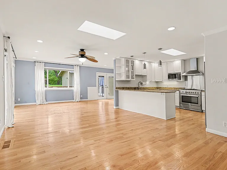4 Dale Ct — Photo 11